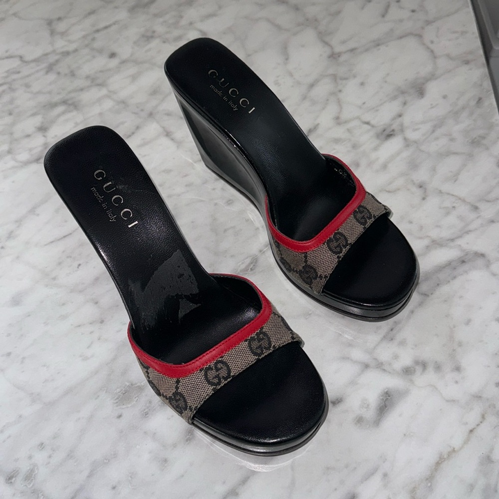 ***SOLD***Classy Authentic Iconic GUCCI GG Logo Monogram Mules Slides